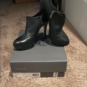 Vince Camuto VC-ELVIN booties. 6.5